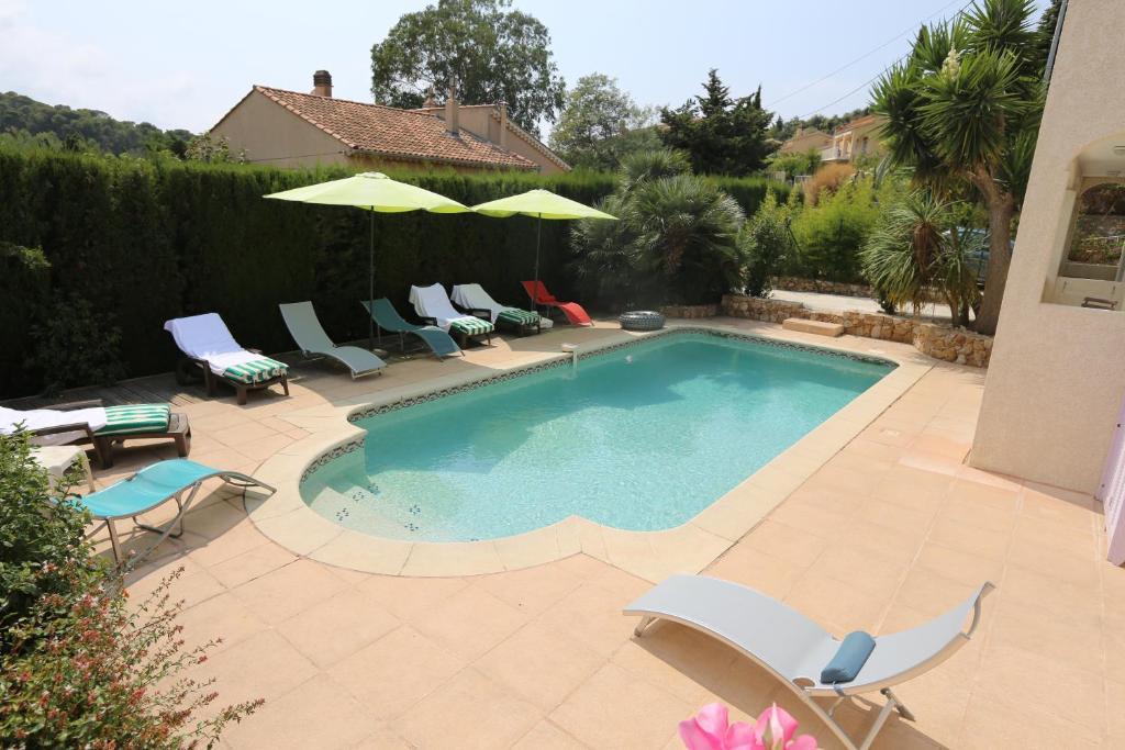La Bastide Des Pins Bed & Breakfast Le Pradet Exterior photo