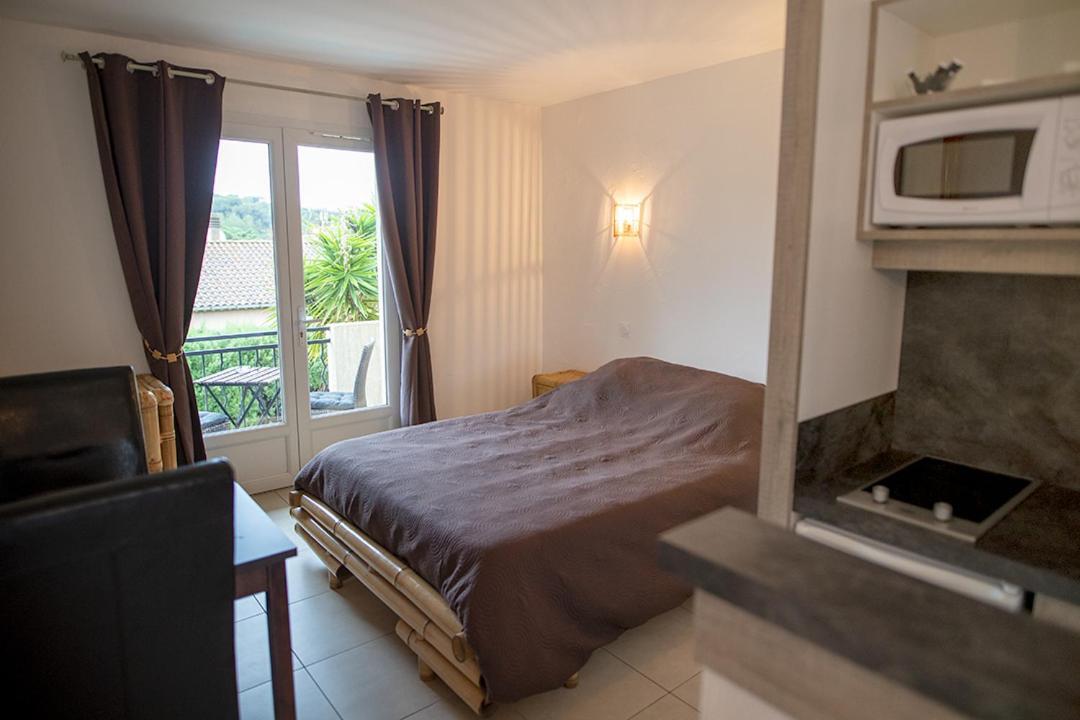 La Bastide Des Pins Bed & Breakfast Le Pradet Exterior photo