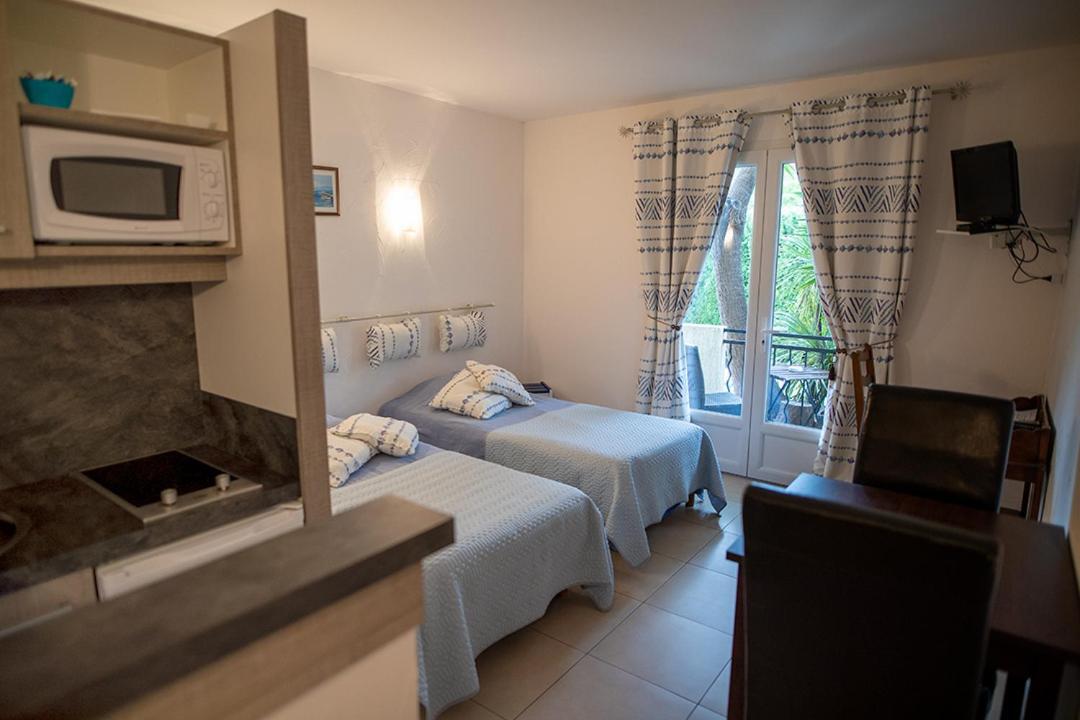 La Bastide Des Pins Bed & Breakfast Le Pradet Exterior photo