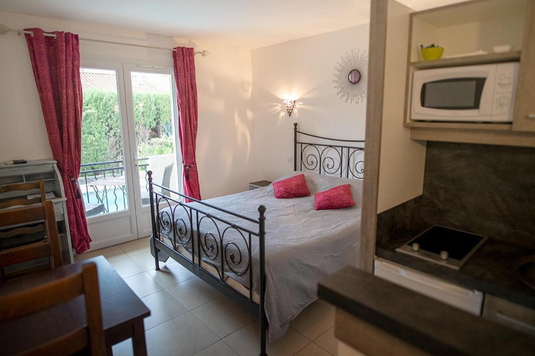 La Bastide Des Pins Bed & Breakfast Le Pradet Exterior photo